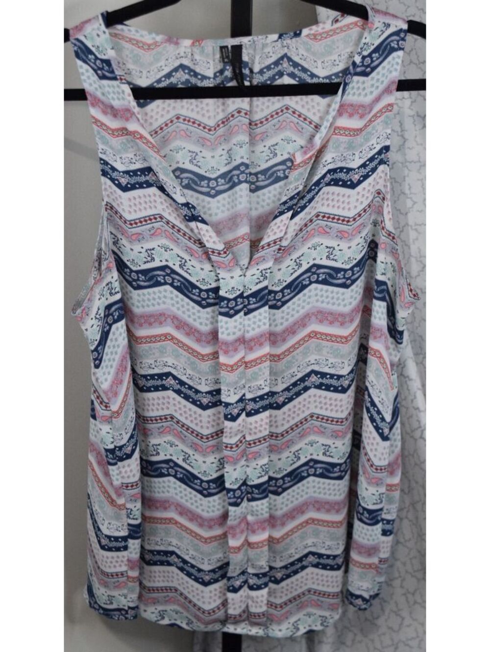 Maurices Women's XL Blue Pink Boho Chevron Paisley Sleeveless V-Back Blouse